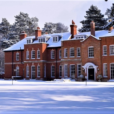 Wedding News: Woodhall Spa Manor is perfect for both indoor and outdoor weddings