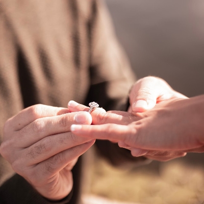 How to master taking the perfect engagement ring photo