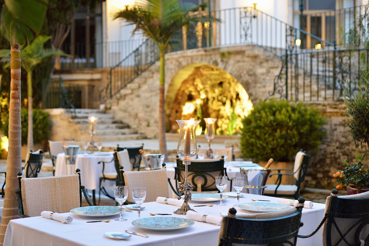 outdoor dining by candlelight